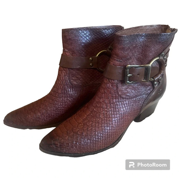 Frye Shoes - Frye Zoe Ring Leather Short Boots Sz-7